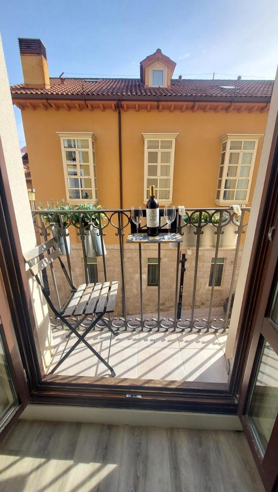 El Rincon De Valeria By Unique Rooms Burgos Exterior photo